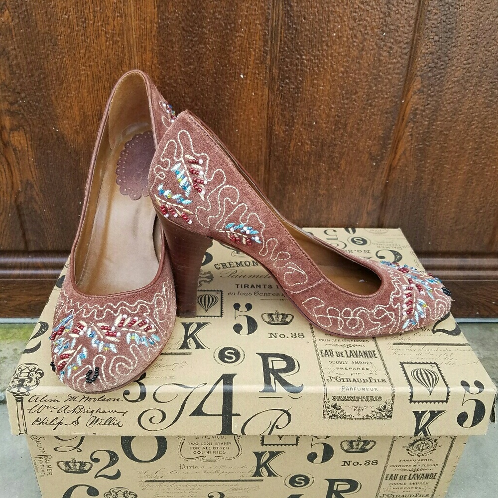 Vintage Beautiful Suede Aldo Embroidered Suede Heels - Picture 3 of 6
